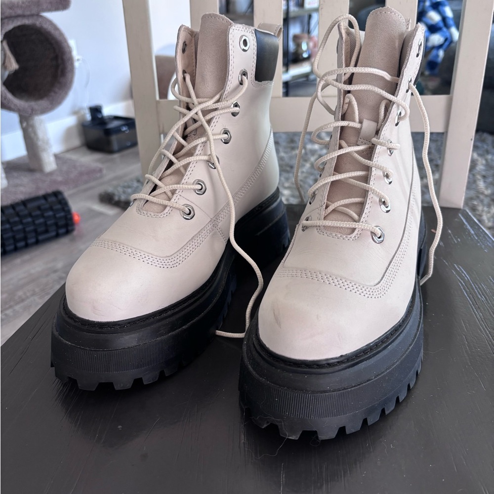 Timberland Women's Cream Lace-Up Combat Boots